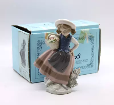 Buy LLADRO Sweet Scent 5221 Linda Con Cesta Porcelain Figurine Girl Holding Flowers • 4.99£