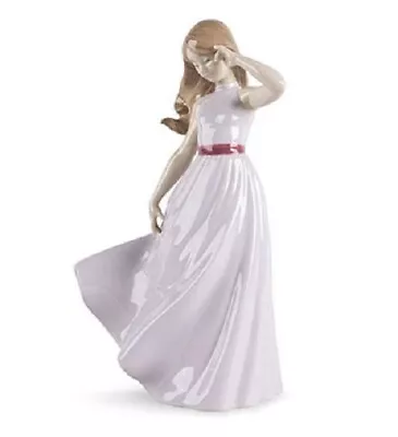 Buy Nao By Lladro Porcelain Figurine Little Lady 2001927 Was £155.00 Now £139.50 • 139.50£
