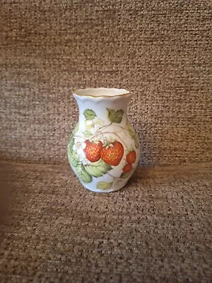 Buy Queens - Virginia Strawberry - Gold Edge - Vase  • 5.99£
