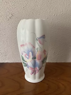 Buy Aynsley Small Flower Vase Fine Bone China(Little Sweetheart) • 5£