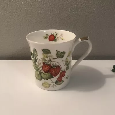 Buy Queen’s Virginia Red Strawberry Cup/Mug • 8.39£