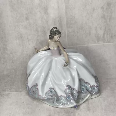 Buy Lladro Porcelain Figurine ‘At The Ball’ 5859 Lady In Ball Gown • 100£