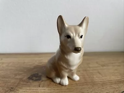 Buy Szeiler Sitting Corgi Dog Figurine H9 X W5cm • 8£
