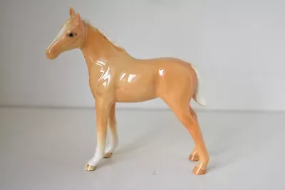 Buy Beswick Horse Foal Larger Thoroughbred Type 1831 Palomino 11.9cm (S) • 35£