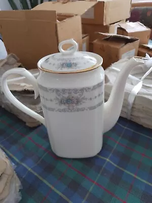 Buy Noritake Emerentia 994 Dinner  Service 6 Place - Coffee Pot Gravy Boat 49 Piece • 475£