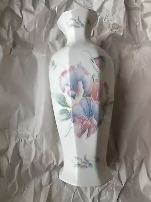 Buy Aynsley Fine Bone China Little Sweetheart Design Aprox 18 Cm Vase • 0.99£