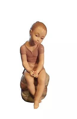 Buy Lladro Nao Porcelain Figurine #683 Young Girl Sitting On A Rock With Roses 30cm • 59£