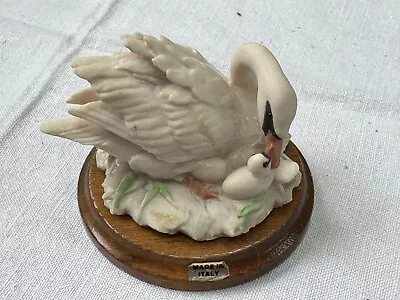 Buy Capodimonte Little Swan Ornament • 5£