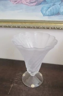 Buy Lalique France Frosted Crystal Lucie Trumpet Shell 6  Vase • 111.83£