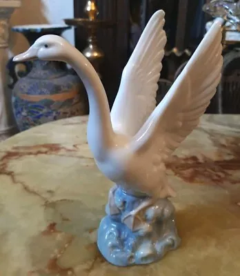 Buy 8” Lladro / Nao - Goose With Wings Outstretched - 0107. • 18£