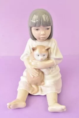 Buy Nao Porcelain Figurine Rare Girl Sitting With Cat On Lap 1994 Lladro Gloss • 29.99£