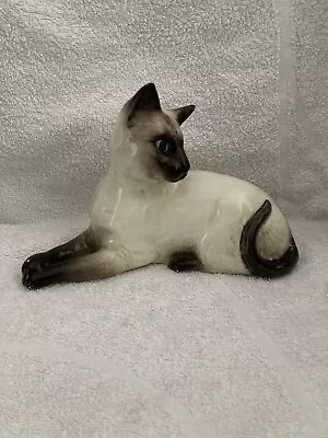 Buy Vintage Beswick Siamese Cat Laying Down, Head Turned Back. No 1558 (p) • 10£