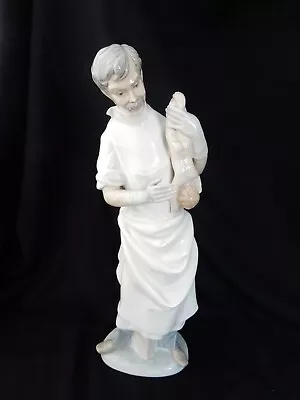 Buy Lladro Retired Figurine - OBSTETRICIAN  No. 4763 - Doctor With Newborn Baby • 39.99£