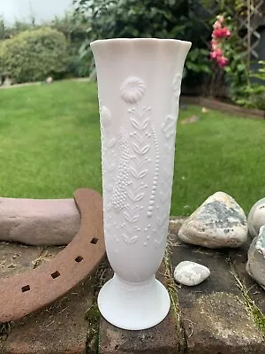Buy Kaiser Porcelain Bud Vase • 10£