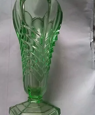 Buy Vintage Art Deco Green Glass Vase • 4£