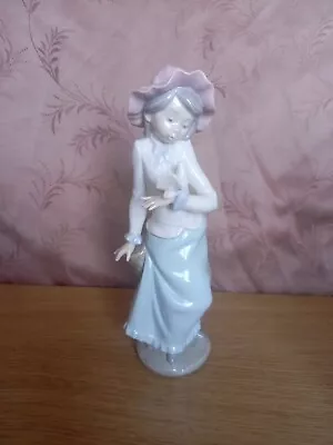 Buy Nao Lladro Figurine Lady Holding A Dove • 14.99£