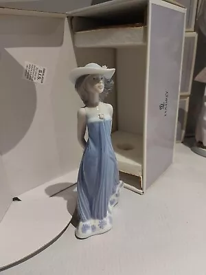 Buy Lladro  Figurine  Susan  In A Purple Dress 05644 An Elegant, Innocent Young Lady • 40£