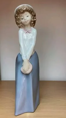 Buy Lladro Nao  Too Cute 1121  Girl Figurine O1121 Retired • 12.89£