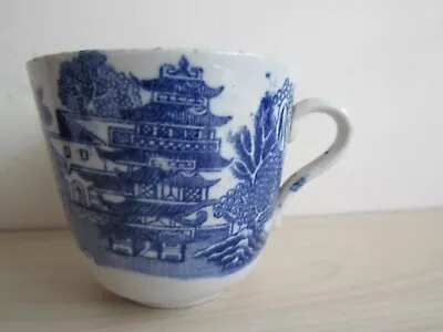 Buy Antique Chinese Pottery Cup Blue & White Early 18th Century - 2 People On Bridge • 29.95£