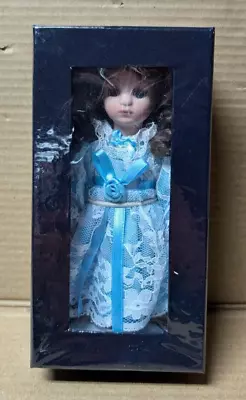 Buy Queen Victoria Atlas Editions Porcelain Doll • 9.95£