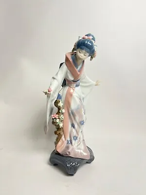Retired Lladro Figurine #4840 Geisha Girl tending to plant