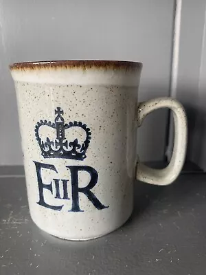 Buy Queen Elizabeth II ‘ER’ Silver Jubilee Vintage Mug 1952 - 1977 Dunoon Pottery • 8£