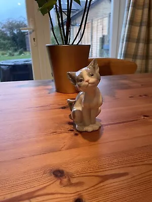 Buy Lladro Cat (Gatito Expectante), Reference Number 05113 • 30£