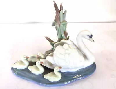 Buy Lladro Porcelain Spain - Follow Me - Swan & Cygnets No 5722 - Retired 1990 • 30£