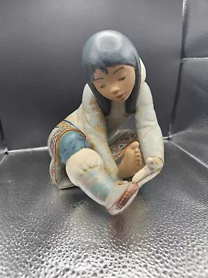 Buy Llardo Figurine Eskimo Girl With Cold Feet 2157 Francisco Catala • 74.55£