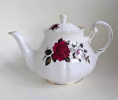 Buy Colclough Amoretta Teapot • 20£