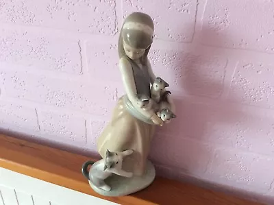 Buy Lladro Following Her Cats • 50£