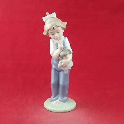 Buy Nao By Lladro Porcelain Figurine 1068 Boy With Ball / Wanna Play - 8882 L/N • 35£