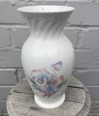 Buy Aynsley Fine Bone China Little Sweetheart Vase • 9.99£