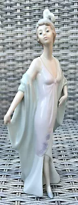Buy Vintage Porcelain Lladro Figurine 5787 Sophisticated Woman (Retired) • 65£