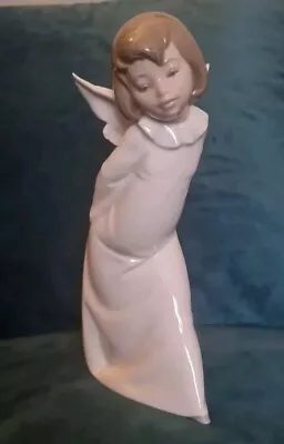 Buy Lladro Curious Angel #4960 Porcelain Figurine 9 1/2  Tall, 4 1/2  Wide • 21£