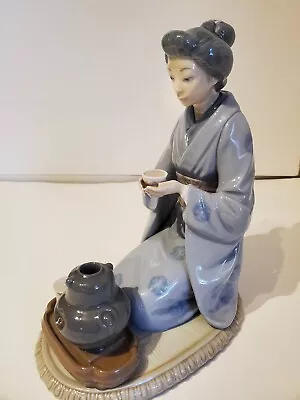 Buy 1981 LLadro 5122 August Moon Geisha Japanese Girl Serving Tea Ceremony Figurine • 102.51£