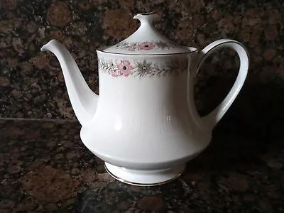Buy Paragon ' Belinda '  Bone China Teapot 1.5 Pints - Small Chip To Lid • 5£